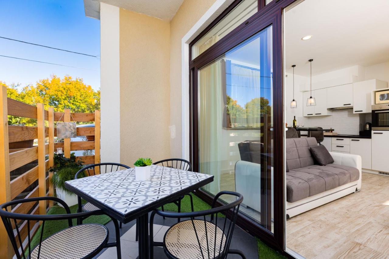 Apartments Meri Sveti Ivan  ภายนอก รูปภาพ