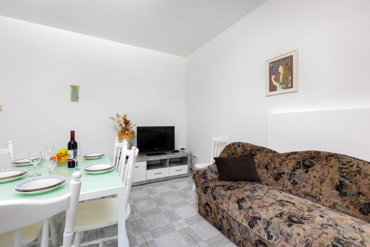 Apartments Meri Sveti Ivan  ภายนอก รูปภาพ
